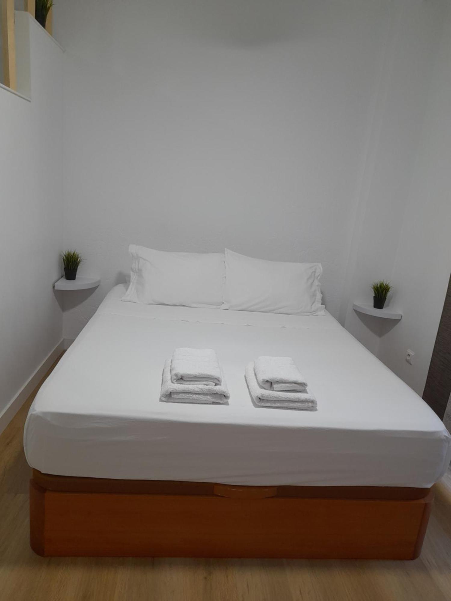Comodo Aparta Estudio Centrico En Alicante Luaran gambar