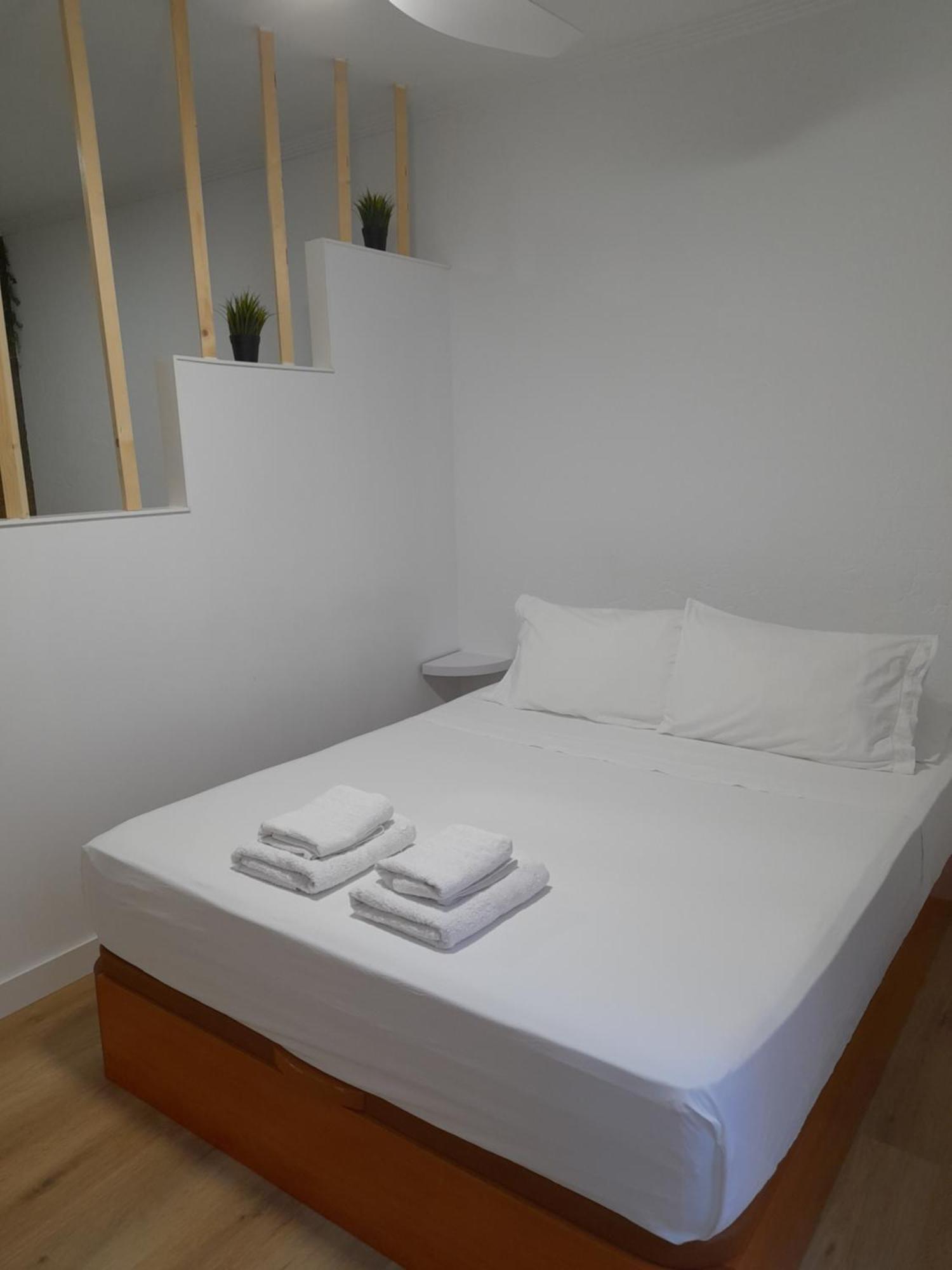 Comodo Aparta Estudio Centrico En Alicante Luaran gambar