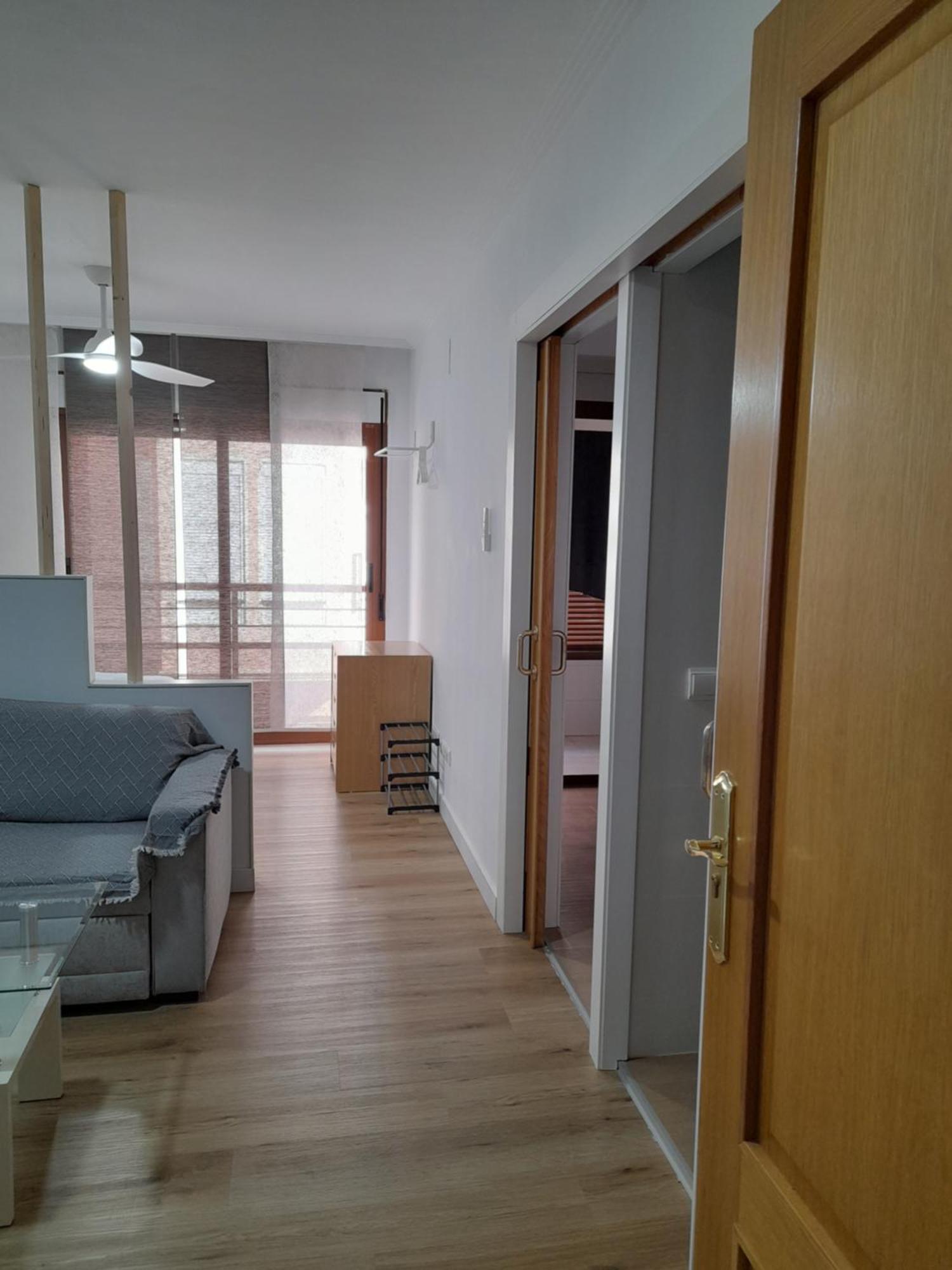 Comodo Aparta Estudio Centrico En Alicante Luaran gambar