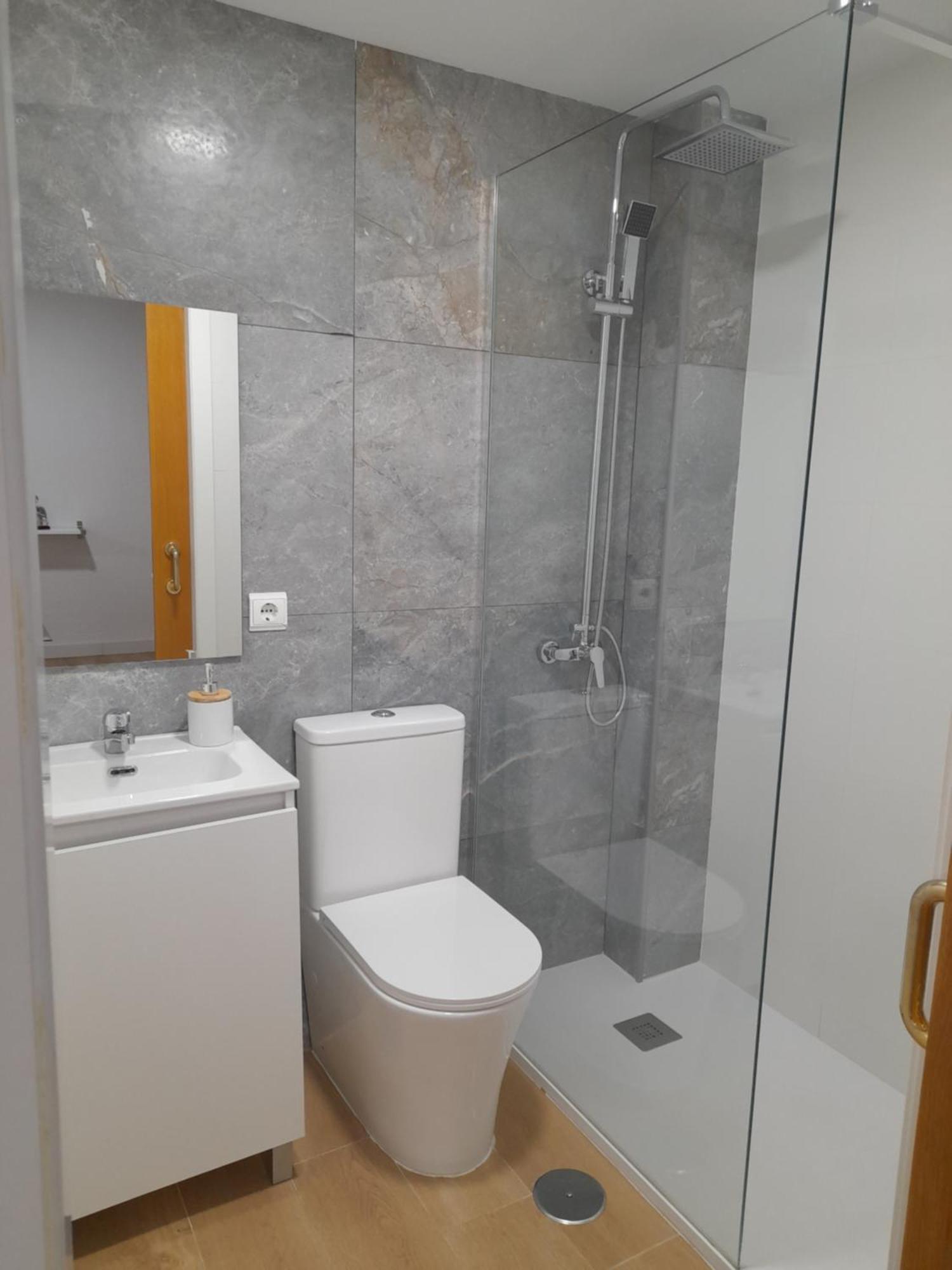 Comodo Aparta Estudio Centrico En Alicante Luaran gambar