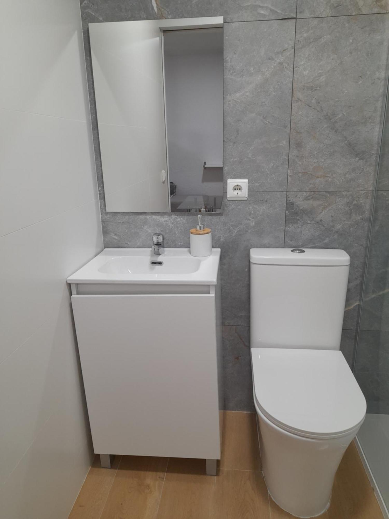 Comodo Aparta Estudio Centrico En Alicante Luaran gambar