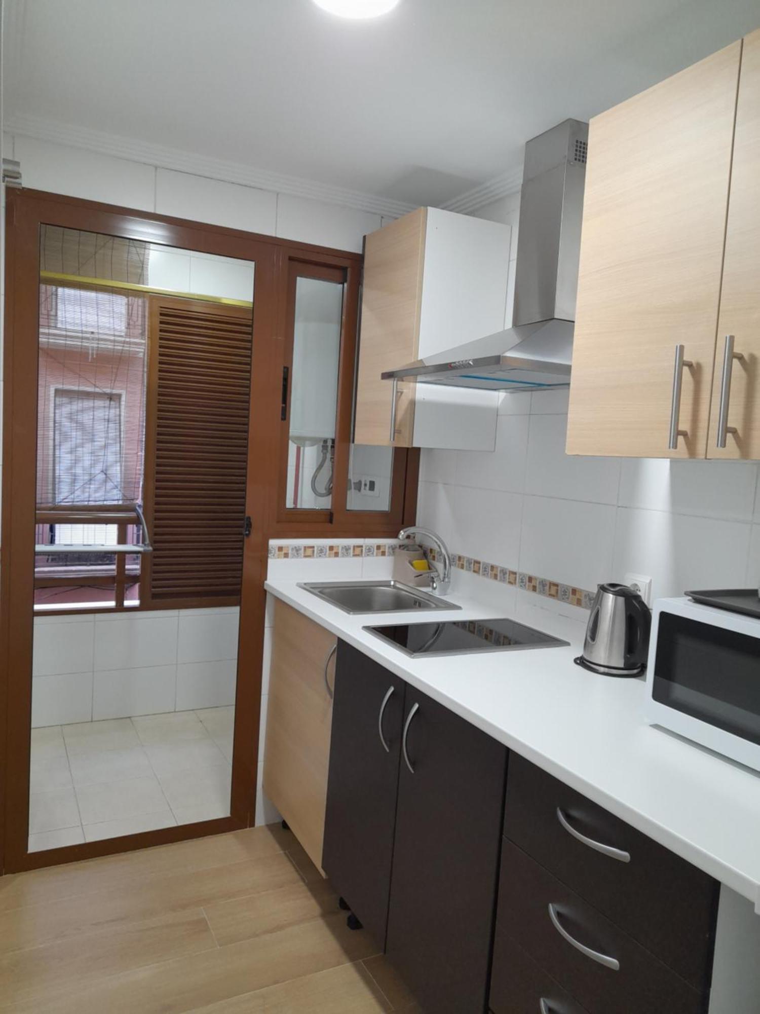 Comodo Aparta Estudio Centrico En Alicante Luaran gambar