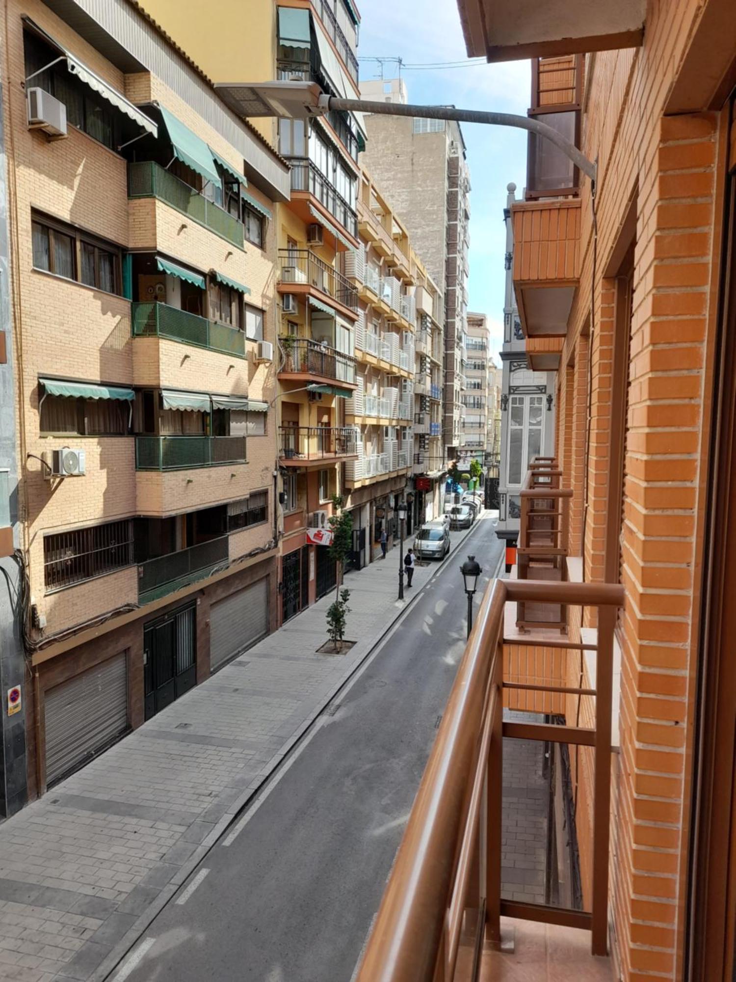 Comodo Aparta Estudio Centrico En Alicante Luaran gambar